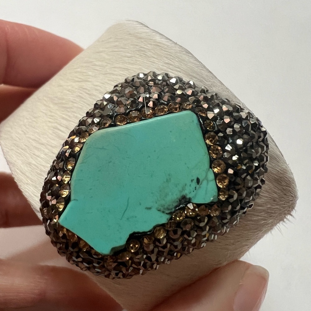 Chic Turquoise and Gold Statement Bracelet - Picture 3 of 4